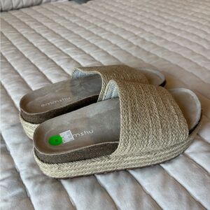 NEW emmshu Natural Woven Platform Slides/Sandals, size 41 (10)